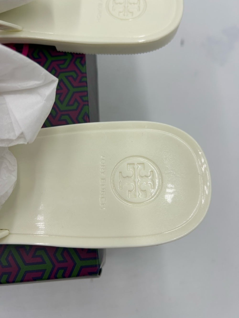 Women's TORY BURCH thong jelly sandals, size 11 - Picture 8 of 8
